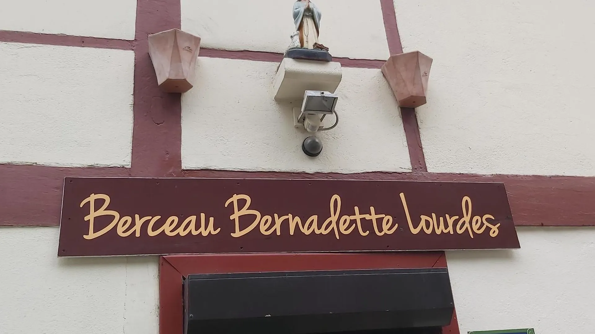 La Residence Berceau De Bernadette Lourdes 2*,