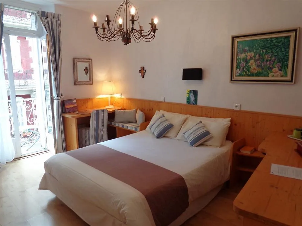 Au Berceau De Bernadette Bed & Breakfast Lourdes